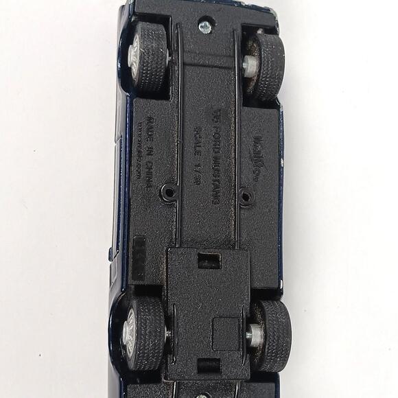 Maisto 1965 Ford Mustang Toy Car 1:39 Scale Dark Navy Blue Flaws - Picture 11 of 11